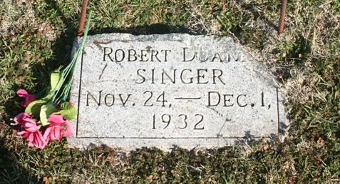 Gravestone for Robert D. Singer

Mumford Cemetery, Barber County, Kansas.

Photo courtesy of Kim Fowles.