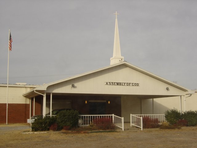 Assembly of God Church on north Highway 281 and River Road, looking west.


Photo by Nathan Lee.