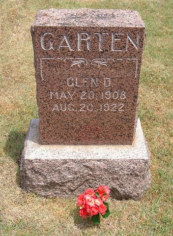 Gravestone for Glen D. Garten, Sunnyside Cemetery, Sun City, Barber County, Kansas.

Photo courtesy of Bonnie (Garten) Shaffer.