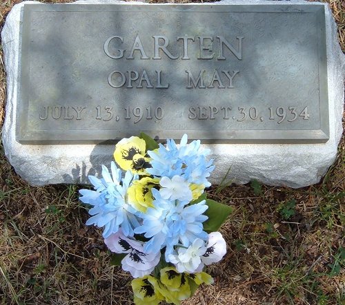 Gravestone for Opal May Garten, Sunnyside Cemetery, Sun City, Barber County, Kansas.

Photo courtesy of Bonnie (Garten) Shaffer.
