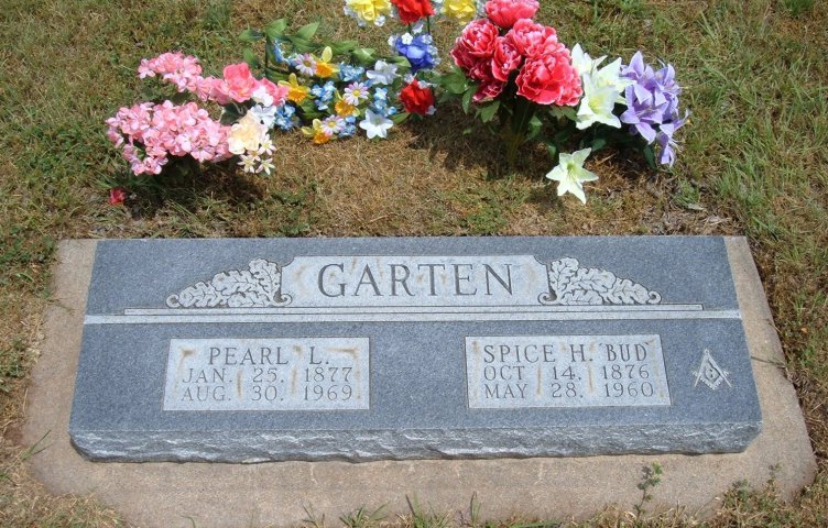Gravestone for Spice H. 'Bud' Garten and Pearl L. Garten, Sunnyside Cemetery, Sun City, Barber County, Kansas. 

Photo courtesy of Bonnie (Garten) Shaffer.