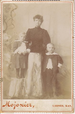Artha Lee (Van Horn) Massey & 2 of her sons, Ray (left) and Ralph (right).

Photo from the collection of Brenda McLain, courtesy of Kim Fowles.

CLICK HERE to view larger image.