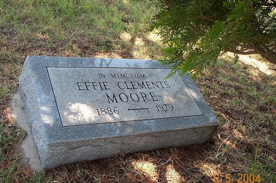 Gravestone for Effie Clements Moore,

Sunnyside Cemetery, Sun City, Barber County, Kansas.

Photo by Kim Fowles.