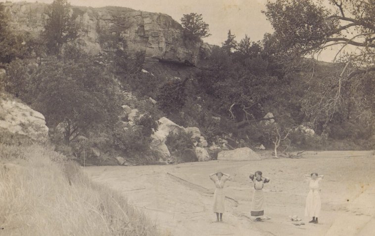 Natural Bridge Near Sun City, Barber County, Kansas.

Photo from the collection of Kim Fowles.