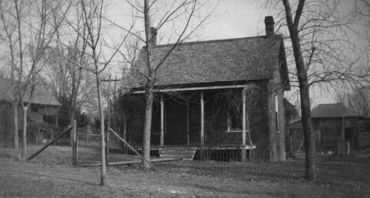 Dr. L.L. & Nellie Osborn's first house on Walnut Street in Medicine Lodge, Kansas, 1909.

Photo courtesy of Bob Osborn.
