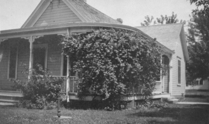 Dr. L.L. & Nellie Osborn's house, 515 N. Main, Medicine Lodge, Kansas.

Photo courtesy of Bob Osborn.