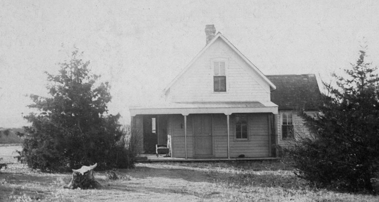 The home of William George Osborn and Jennie (Stoughton) Osborn, built by W.G. Osborn in 1879, photo taken about 1905.

Photo courtesy of their great-grandson, Bob Osborn.