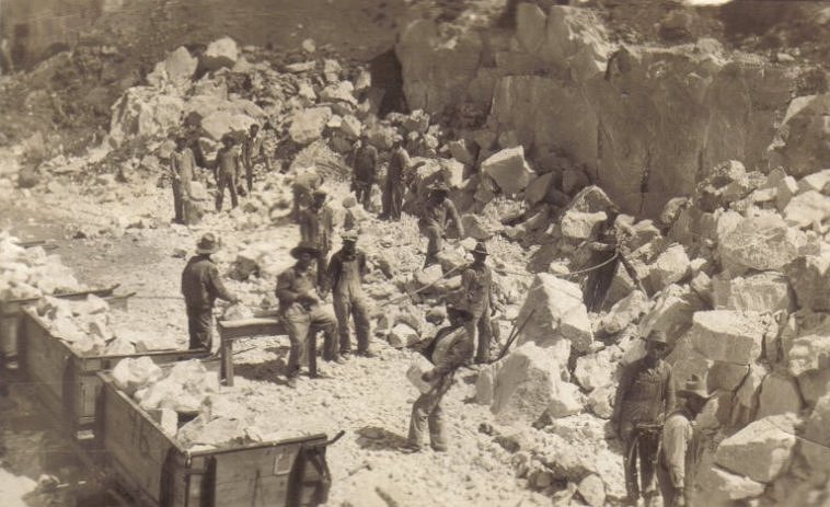 Workers in a gypsum quarry near Sun City, Barber County, Kansas.

Photo from the collection of Beth (Larkin) Davis.

CLICK HERE to view larger image.