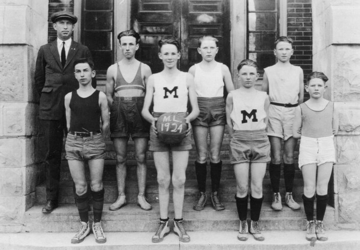 Medicine Lodge Freshmen Basketball Team, 1924, Barber County, Kansas.

David Osborn is at left in the front row.

Photo courtesy of Bob Osborn.