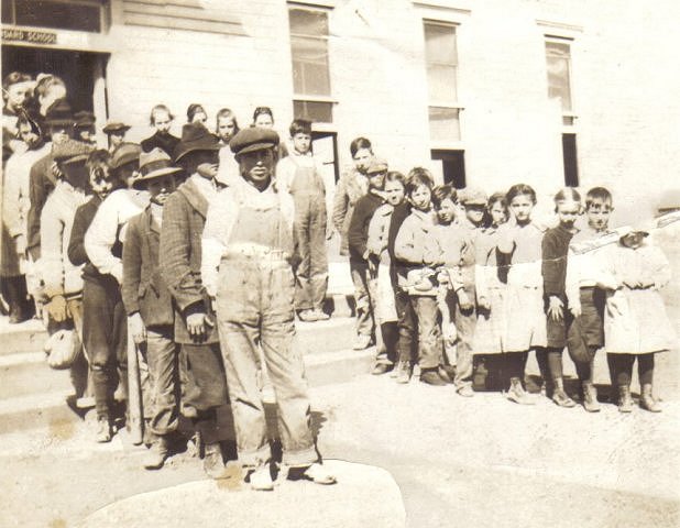 Pupils at the Sun City School in the 1920s.

Photo courtesy of Brenda McLain.
