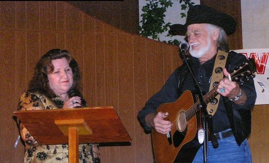 Linda Winter and Daryl Schiff perform at the Wilmore Opry, 5 Nov 2005.

Photo courtesy of David Rose.