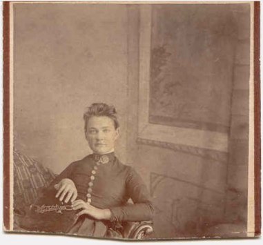 Hattie Lee Owens.

Photo taken in West Virginia.

Photo from the collection of Kim (Hoagland) Fowles.