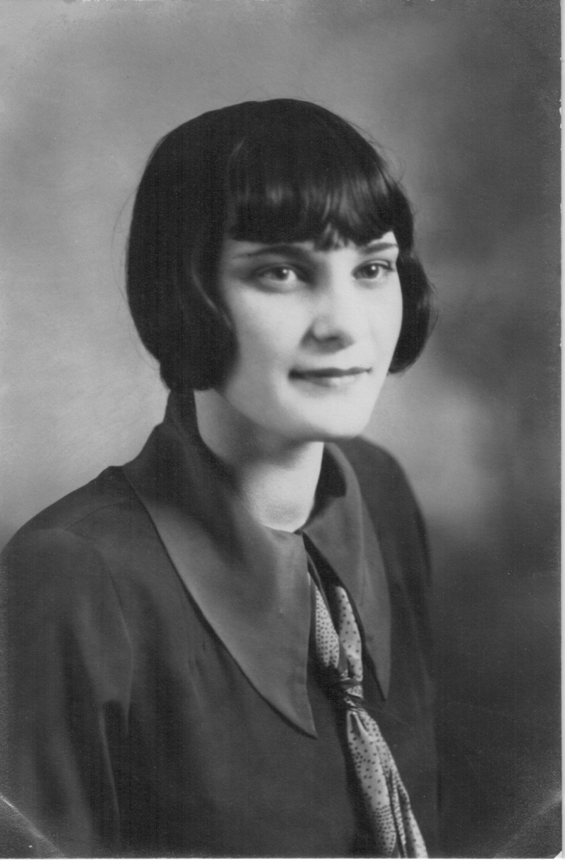 Photo of Laura Mills