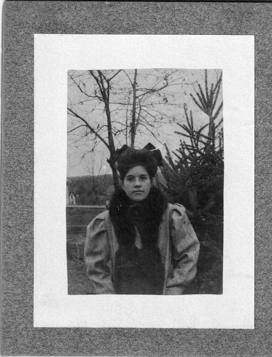 Photo of an unknown woman