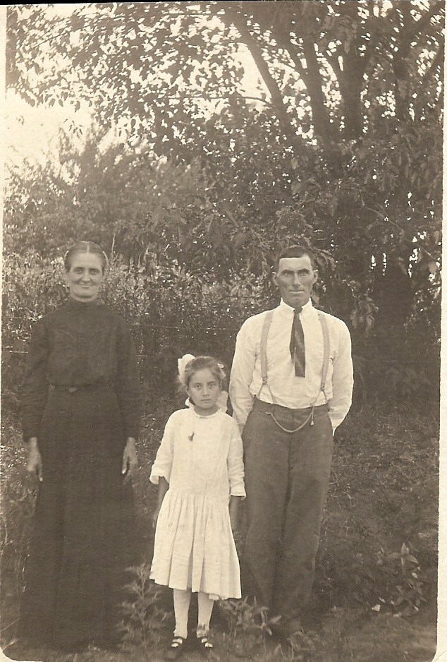 Photo of Laura, Mildred, and Alex Grimm