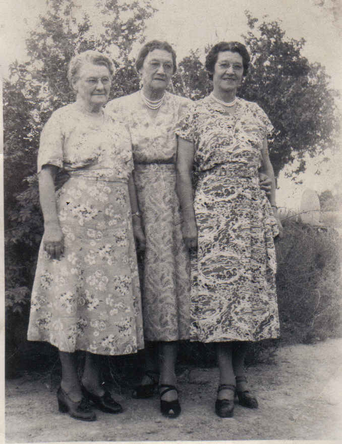 Photo of Daisy, Lista, and Volda Walter