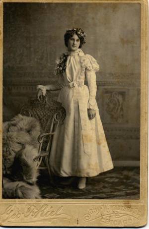 Photo of unknown woman.